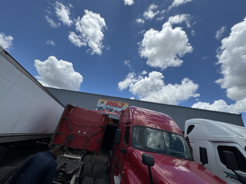 Rafael O review photo for R&J Truck Repair